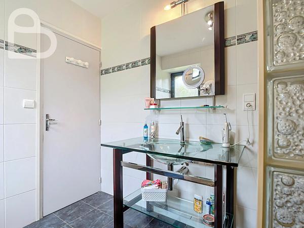 Duravel (46700) Propriété en pierre avec cour intérieure et pigeonnier