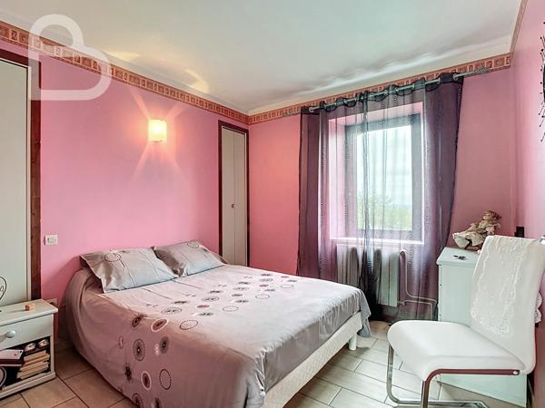 Duravel (46700) Propriété en pierre avec cour intérieure et pigeonnier