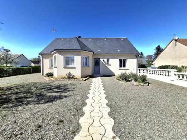 À vendre - Maison individuelle, 6 pièces située à La Chartre-sur-le-Loir (72340)