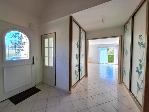 À vendre - Maison individuelle, 6 pièces située à La Chartre-sur-le-Loir (72340)
