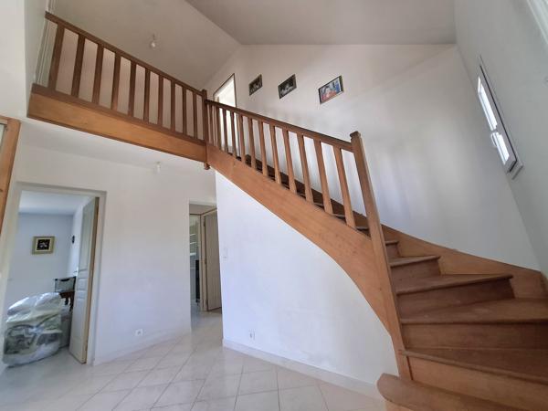 À vendre - Maison individuelle, 6 pièces située à La Chartre-sur-le-Loir (72340)