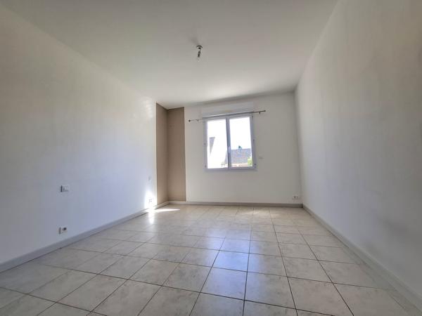À vendre - Maison individuelle, 6 pièces située à La Chartre-sur-le-Loir (72340)
