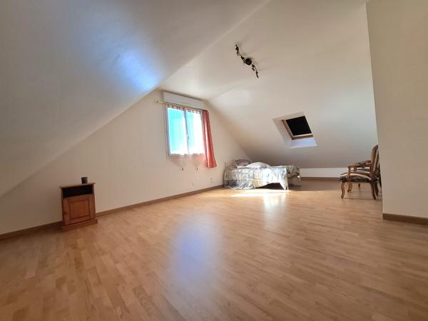 À vendre - Maison individuelle, 6 pièces située à La Chartre-sur-le-Loir (72340)
