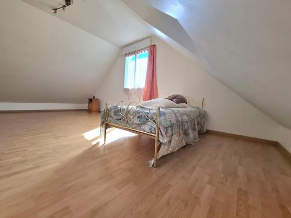 À vendre - Maison individuelle, 6 pièces située à La Chartre-sur-le-Loir (72340)