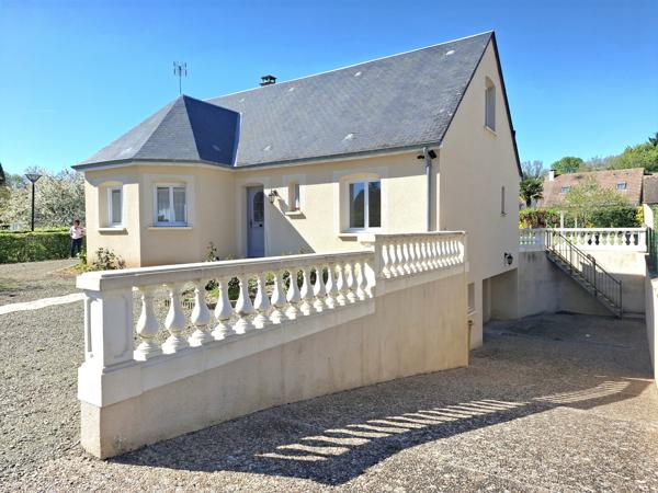 À vendre - Maison individuelle, 6 pièces située à La Chartre-sur-le-Loir (72340)