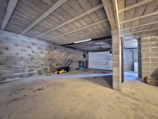À vendre - Maison individuelle, 6 pièces située à La Chartre-sur-le-Loir (72340)