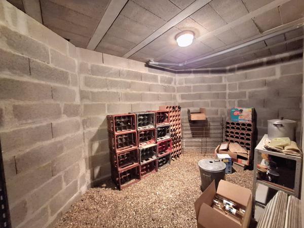 À vendre - Maison individuelle, 6 pièces située à La Chartre-sur-le-Loir (72340)