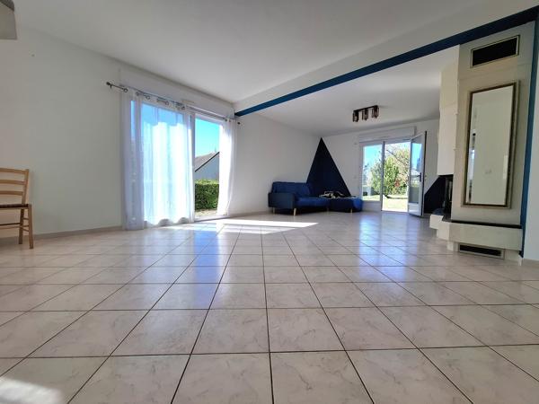À vendre - Maison individuelle, 6 pièces située à La Chartre-sur-le-Loir (72340)