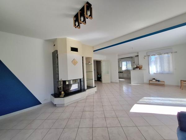 À vendre - Maison individuelle, 6 pièces située à La Chartre-sur-le-Loir (72340)