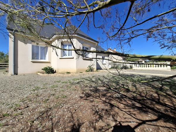 À vendre - Maison individuelle, 6 pièces située à La Chartre-sur-le-Loir (72340)