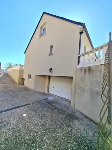 À vendre - Maison individuelle, 6 pièces située à La Chartre-sur-le-Loir (72340)