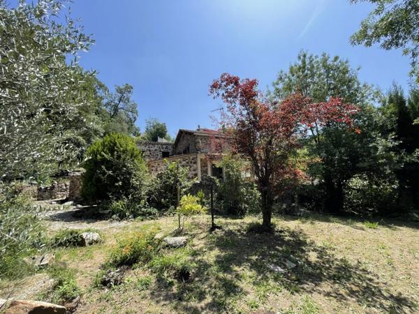 A RECONSTRUIRE Maison d'environ 100 m2 SUR 1156 m2 de terrain.