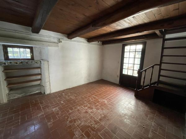 A RECONSTRUIRE Maison d'environ 100 m2 SUR 1156 m2 de terrain.
