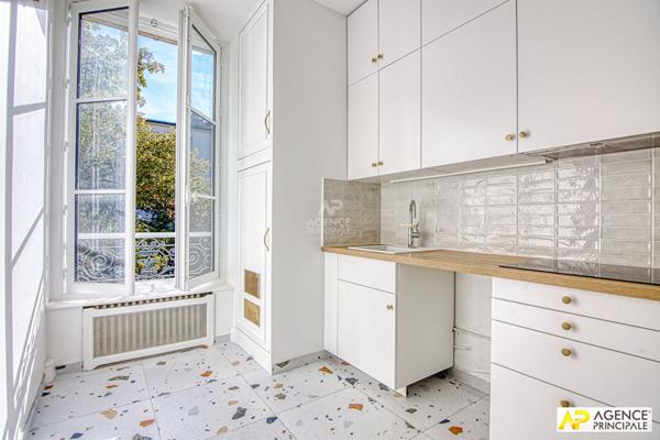Versailles Notre-Dame Appartement 5 pièces 124m² situé au 2ème étage d'un hôtel Particulier avec cave et possibilité de stationnement €1 190 000 ** - Référence 25562