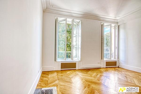 Versailles Notre-Dame Appartement 5 pièces 124m² situé au 2ème étage d'un hôtel Particulier avec cave et possibilité de stationnement €1 190 000 ** - Référence 25562
