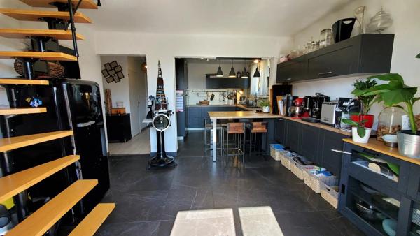 Maison avec Piscine et dépendance plain pied à terminer !