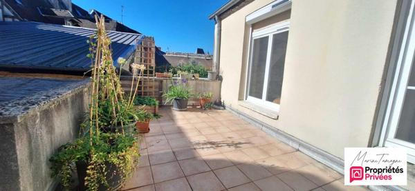 Studio en duplex avec chambre en mezzanine, rue piétonne Compiègne