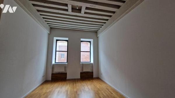 VIEUX LILLE - APPARTEMENT DE TYPE 3 DE 80.8 M2 AVEC PARKING - BEAUCOUP DE CHARME