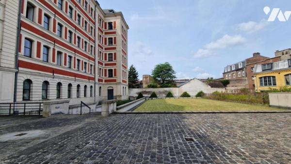 VIEUX LILLE - APPARTEMENT DE TYPE 3 DE 80.8 M2 AVEC PARKING - BEAUCOUP DE CHARME