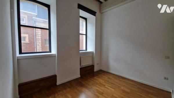 VIEUX LILLE - APPARTEMENT DE TYPE 3 DE 80.8 M2 AVEC PARKING - BEAUCOUP DE CHARME