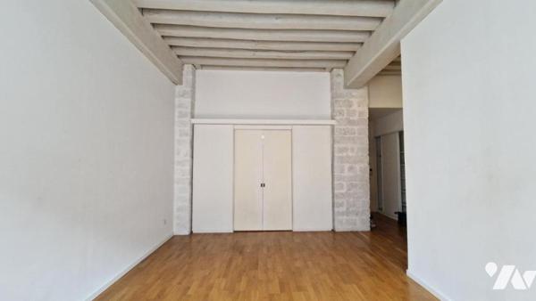 VIEUX LILLE - APPARTEMENT DE TYPE 3 DE 80.8 M2 AVEC PARKING - BEAUCOUP DE CHARME