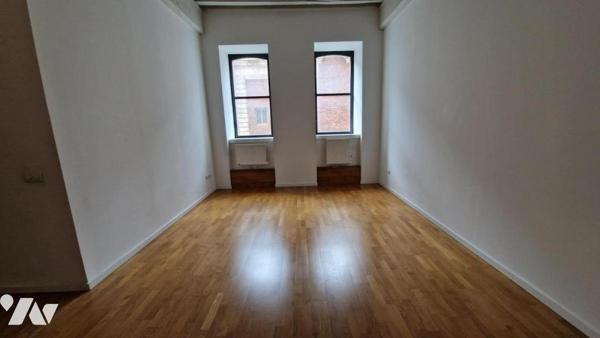 VIEUX LILLE - APPARTEMENT DE TYPE 3 DE 80.8 M2 AVEC PARKING - BEAUCOUP DE CHARME