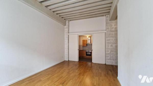 VIEUX LILLE - APPARTEMENT DE TYPE 3 DE 80.8 M2 AVEC PARKING - BEAUCOUP DE CHARME