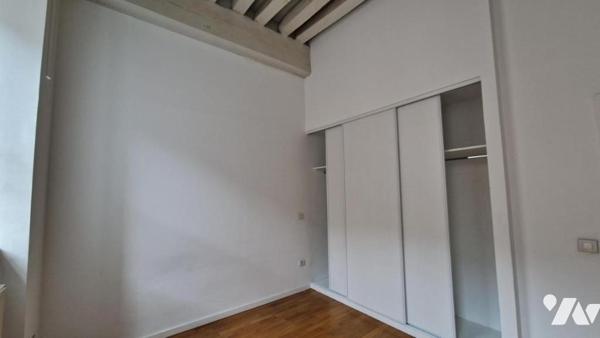 VIEUX LILLE - APPARTEMENT DE TYPE 3 DE 80.8 M2 AVEC PARKING - BEAUCOUP DE CHARME