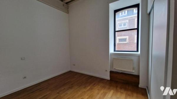 VIEUX LILLE - APPARTEMENT DE TYPE 3 DE 80.8 M2 AVEC PARKING - BEAUCOUP DE CHARME
