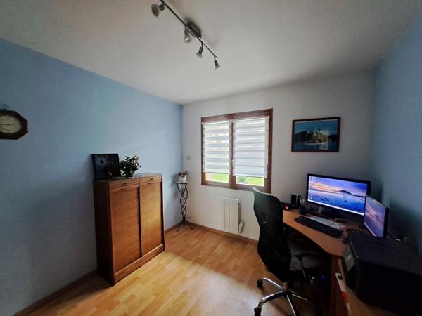 GRANDE MAISON FAMILIALE DANS BEL ENVIRONNEMENT