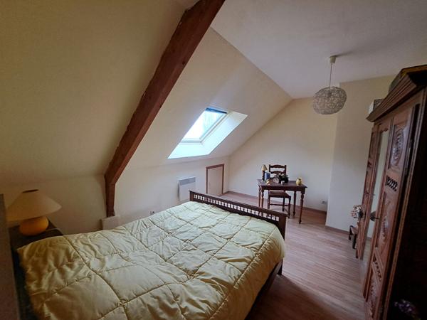 GRANDE MAISON FAMILIALE DANS BEL ENVIRONNEMENT