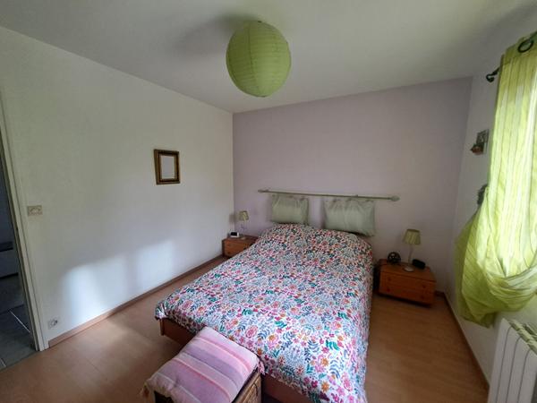 GRANDE MAISON FAMILIALE DANS BEL ENVIRONNEMENT