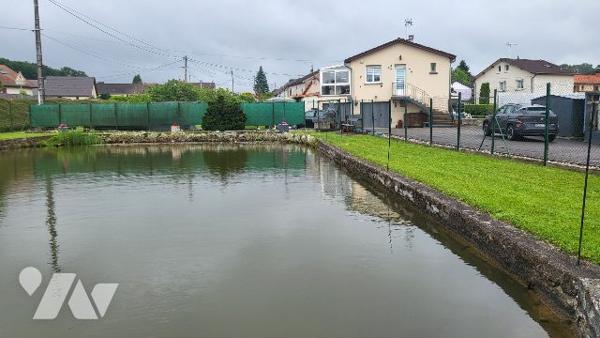 Maison individuelle occupée avec étang