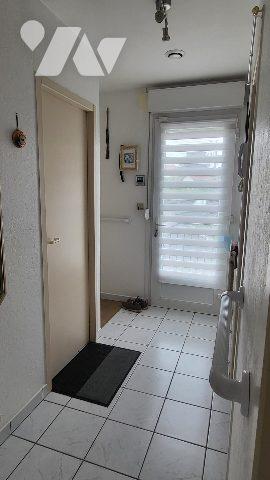 Maison individuelle occupée avec étang