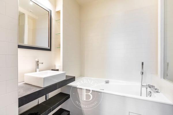 Paris 8ème, Appartement 1 Chambre -  65 m² à vendre