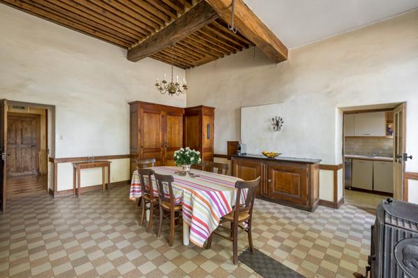 NORD OUEST LYONNAIS, PROPRIETE DE FAMILLE, 600 m² hab., - Parc clos et arboré 4 900 m²