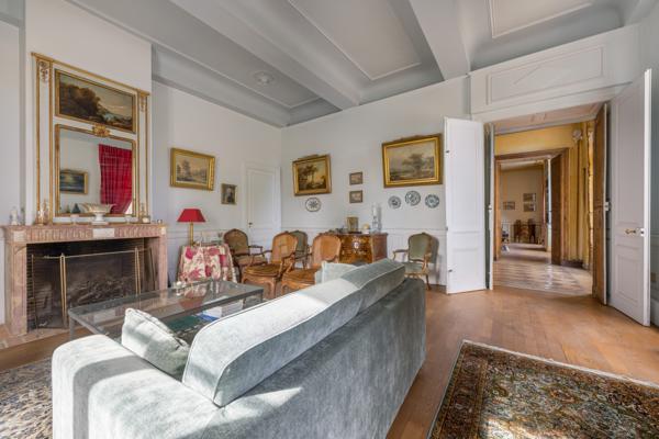 NORD OUEST LYONNAIS, PROPRIETE DE FAMILLE, 600 m² hab., - Parc clos et arboré 4 900 m²