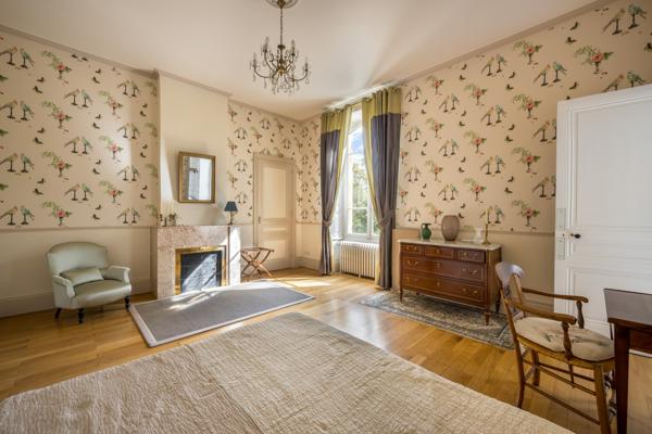 NORD OUEST LYONNAIS, PROPRIETE DE FAMILLE, 600 m² hab., - Parc clos et arboré 4 900 m²