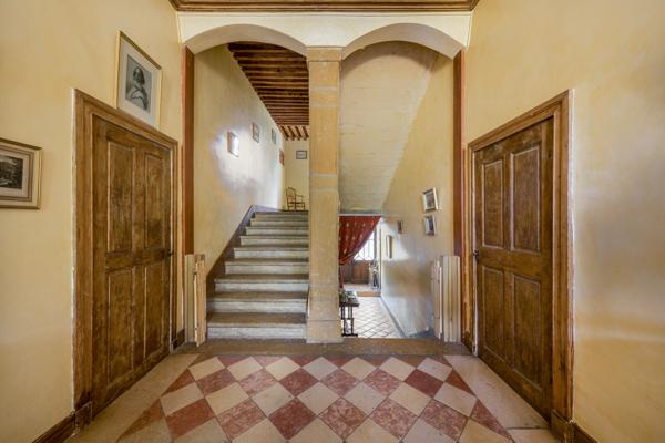 NORD OUEST LYONNAIS, PROPRIETE DE FAMILLE, 600 m² hab., - Parc clos et arboré 4 900 m²