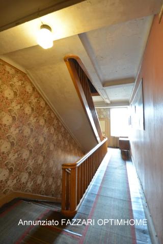 À vendre en exclusivité : Grande maison de ville historique à rénover, avec commerce – centre-ville de Stenay (proche Belgique et Luxembourg)