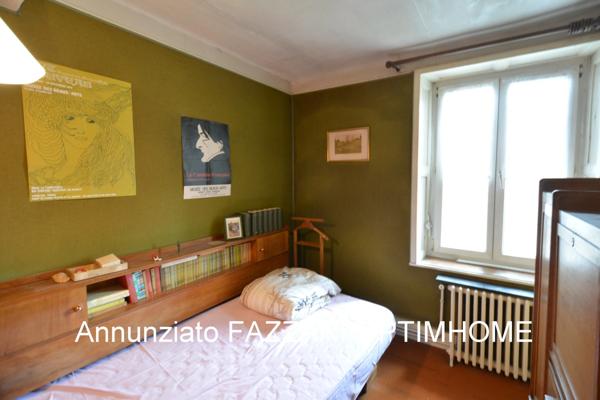 À vendre en exclusivité : Grande maison de ville historique à rénover, avec commerce – centre-ville de Stenay (proche Belgique et Luxembourg)
