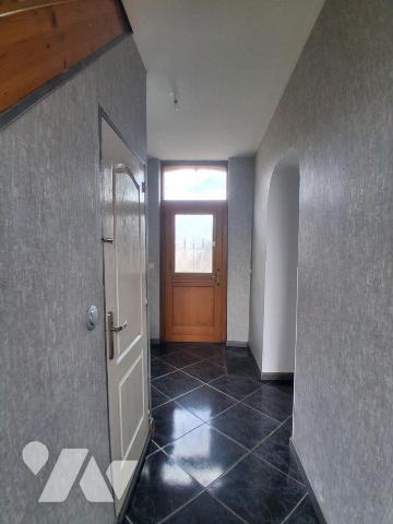 Premont - longère rénovée - 4 ch - grange sur 1519m²