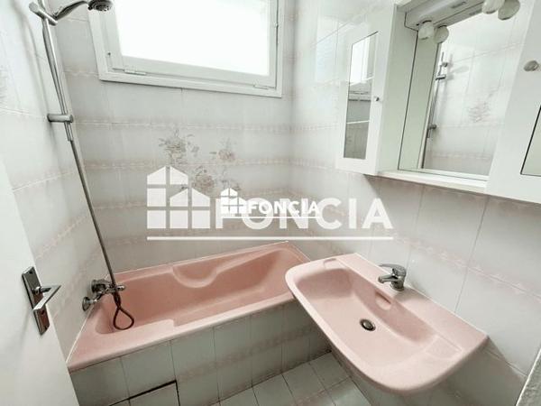 Location Studio 33.4 m² - 16 AVENUE DU JURA Ferney Voltaire 01210