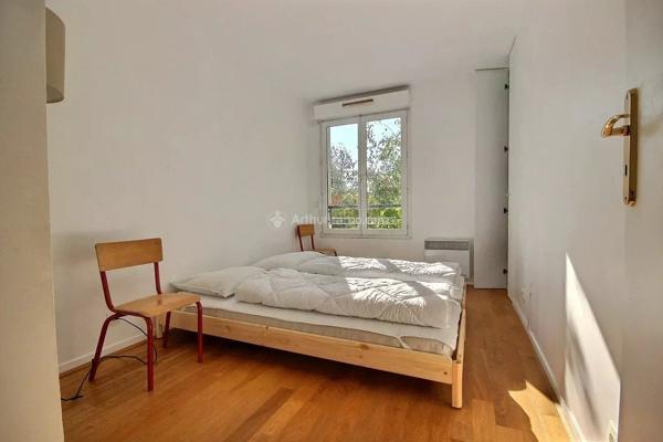 Location                                                      Appartement
                        
                     3 pièces                      65 m2                     à Asnières-sur-Seine