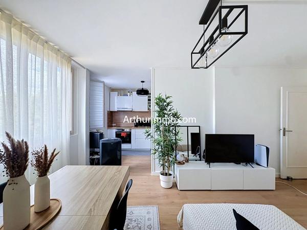 Vente                                                      Appartement
                        
                     4 pièces                      65 m2                     à Valenton