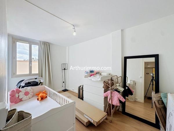 Vente                                                      Appartement
                        
                     4 pièces                      65 m2                     à Valenton