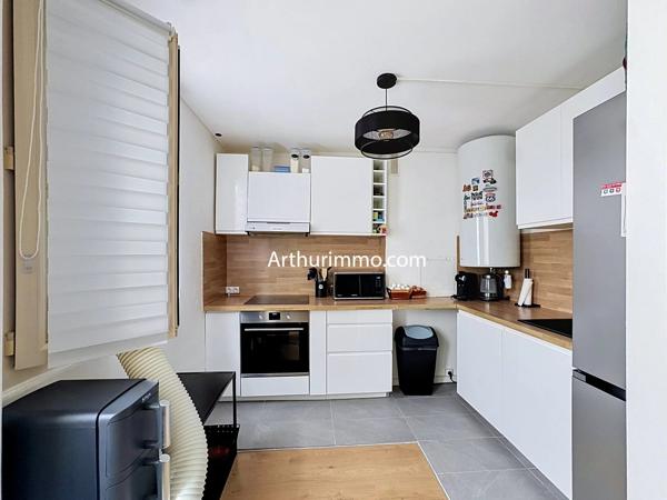 Vente                                                      Appartement
                        
                     4 pièces                      65 m2                     à Valenton