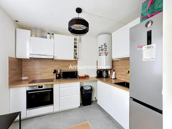 Vente                                                      Appartement
                        
                     4 pièces                      65 m2                     à Valenton