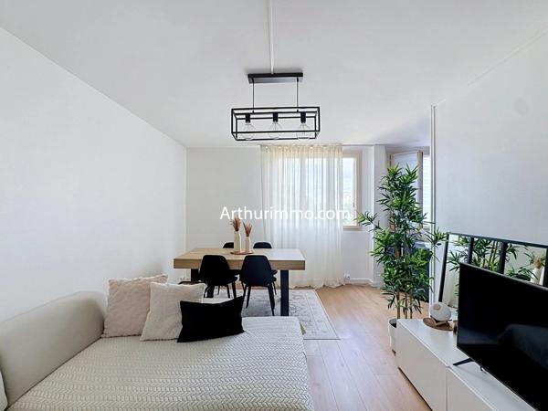 Vente                                                      Appartement
                        
                     4 pièces                      65 m2                     à Valenton