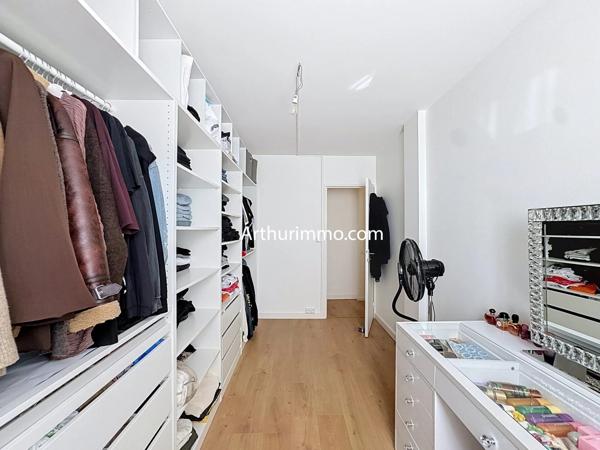 Vente                                                      Appartement
                        
                     4 pièces                      65 m2                     à Valenton